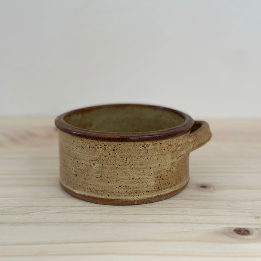 Round Dish with Handle